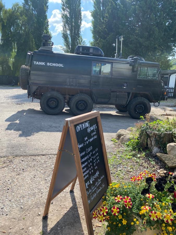 Chainbridge Usk Riverside Gastro Pub And Accommodation Trostrey Bagian luar foto
