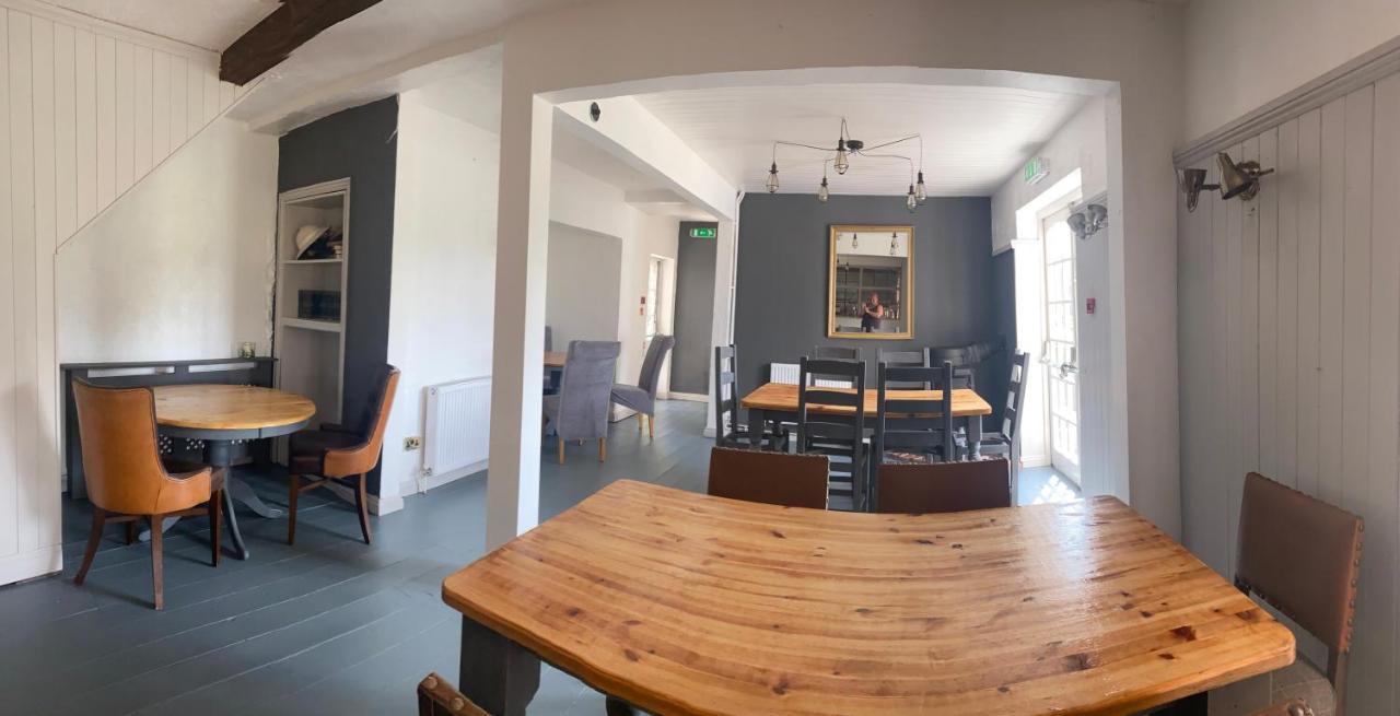 Chainbridge Usk Riverside Gastro Pub And Accommodation Trostrey Bagian luar foto