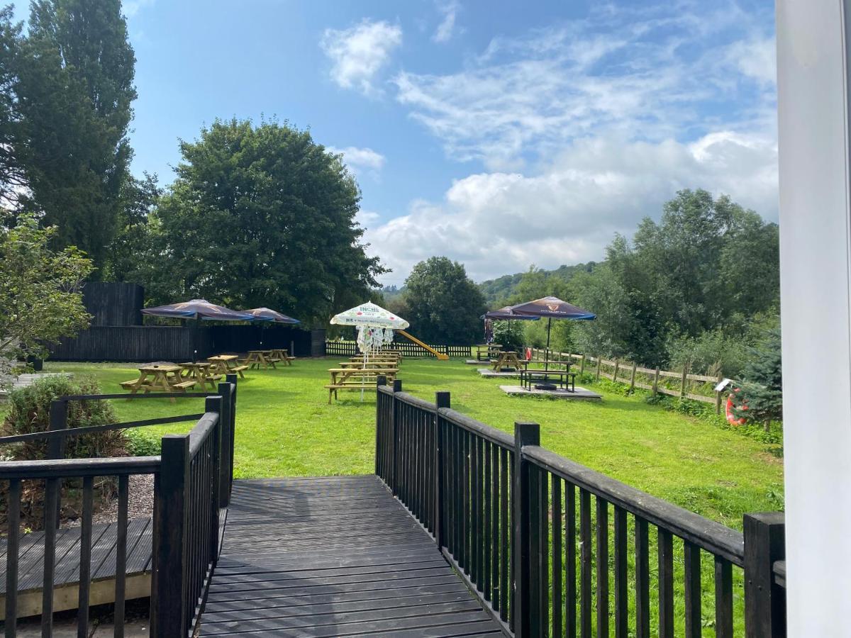 Chainbridge Usk Riverside Gastro Pub And Accommodation Trostrey Bagian luar foto