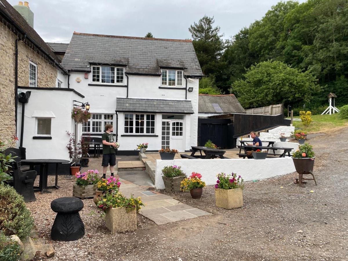 Chainbridge Usk Riverside Gastro Pub And Accommodation Trostrey Bagian luar foto